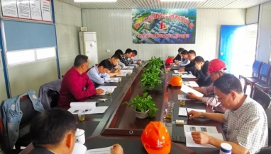 立信｜新丰镇领导莅临我司新丰镇河东苑拆迁安置房项目部召开月度安全会